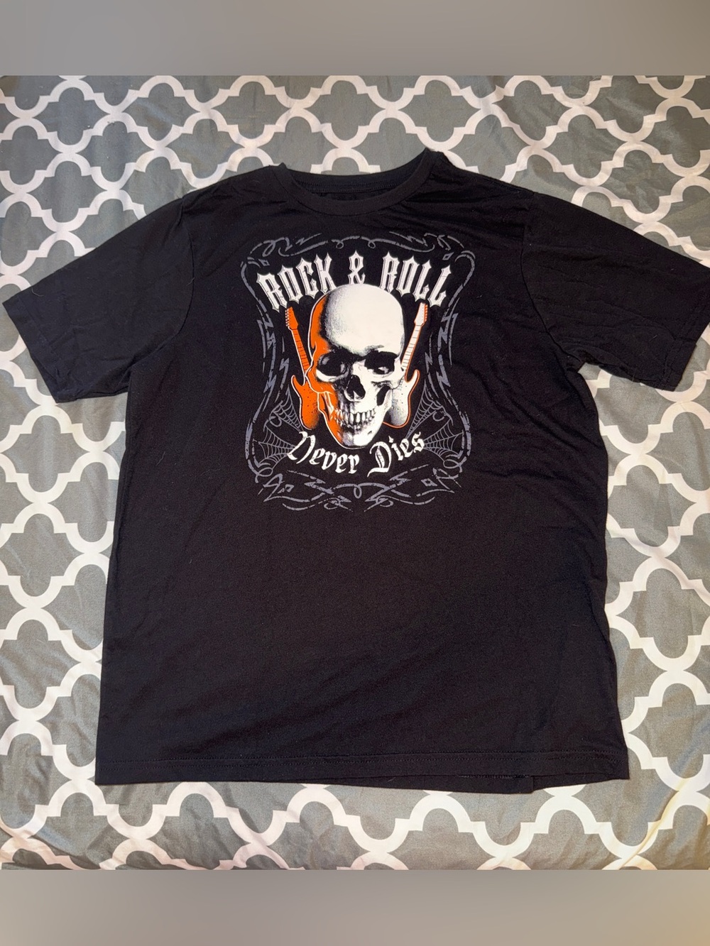 Way To Celebrate Boys XXL
Halloween Graphic T-shirt Rock & Roll Skeleton NWOT